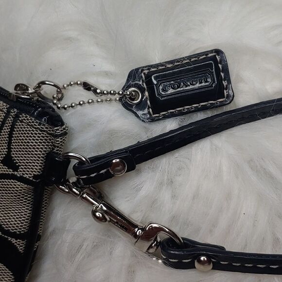 Authentic coach wristlet   - Picture 7 of 7